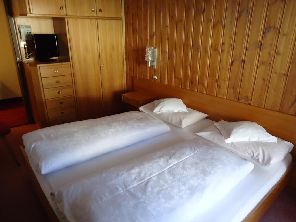 Albergo Alisander Corvara In Badia Extérieur photo