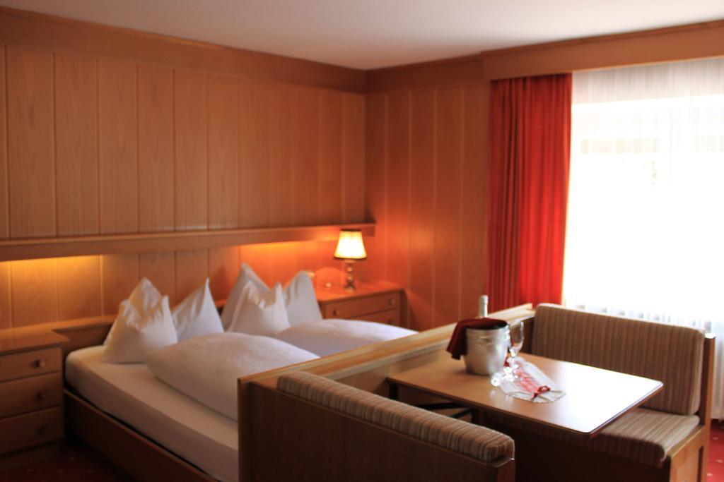 Albergo Alisander Corvara In Badia Extérieur photo