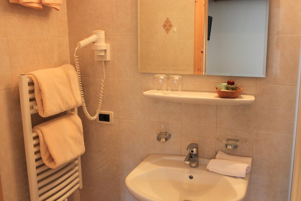 Albergo Alisander Corvara In Badia Chambre photo