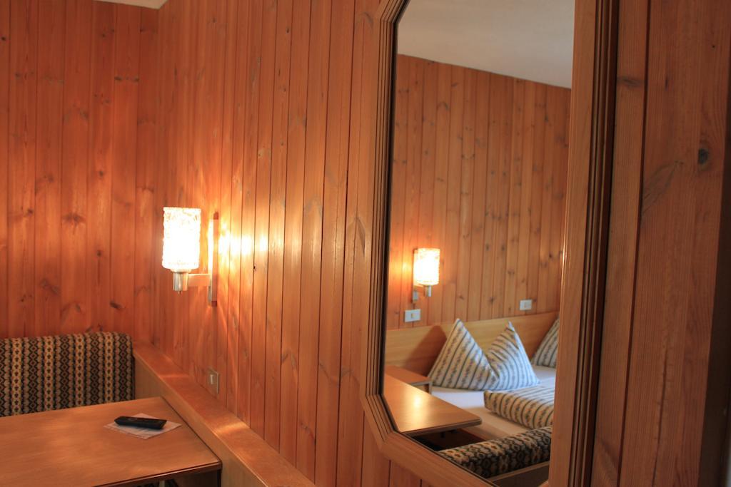 Albergo Alisander Corvara In Badia Chambre photo